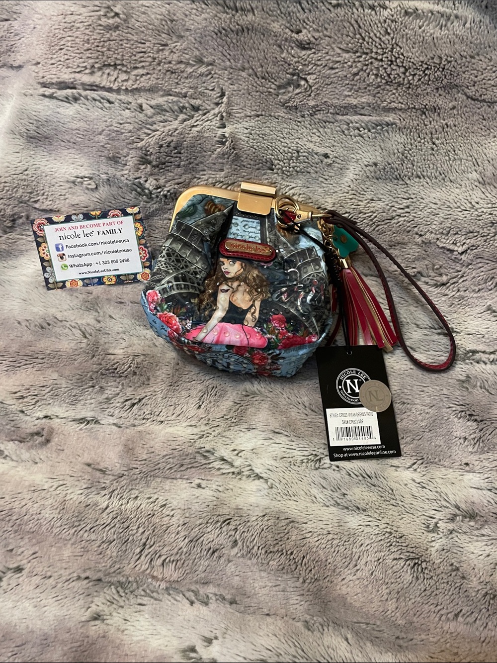 NWT’s: Nicole Lee “Vivian” Floral Kisslock Wristlet w/ Pink Accents